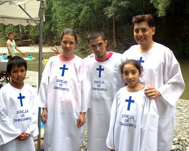 Churrasco e Batismos no rio Na segunda-feira passada, 13 de agosto, foi realizado o batismo de nossos amados irmãos: Jesús Muchaypiña, Margarete...