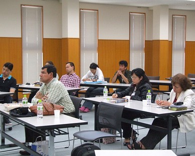 Seminario para Líderes La pastora Emma Sosa, quien vino desde Honduras, compartió el día 5 de Mayo, un Seminario para los Líderes de la iglesia...