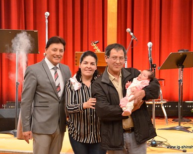 Dedicación de Deize Sumita El domingo 18 de Febrero, fue dedicada al Señor, Deize, la hija de nuestros hermanos Hélio y Joana Sumita. El pastor...